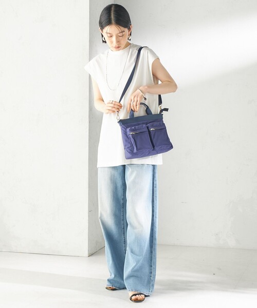SHIPS(シップス)の「【WEB限定】Hyman Roth:〈撥水加工〉ナイロン ミニ ヘルメット バッグ(ショルダーバッグ・レディース・ネイビー/ブラック/ライトカーキ・ONE SIZE)」の11枚目の写真