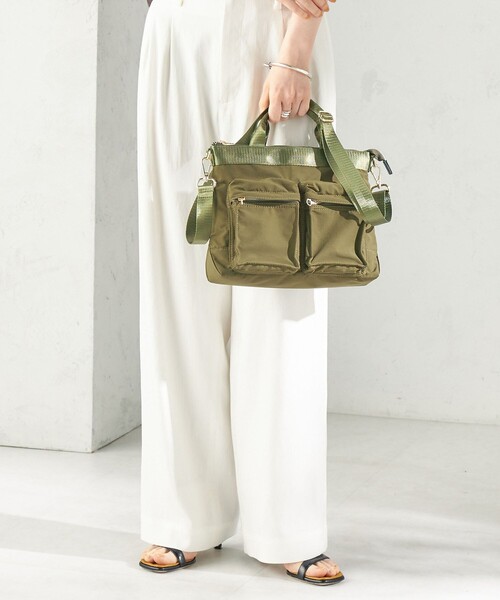 SHIPS(シップス)の「【WEB限定】Hyman Roth:〈撥水加工〉ナイロン ミニ ヘルメット バッグ(ショルダーバッグ・レディース・ネイビー/ブラック/ライトカーキ・ONE SIZE)」の17枚目の写真