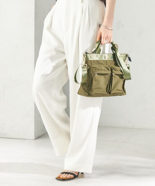 SHIPS(シップス)の「【WEB限定】Hyman Roth:〈撥水加工〉ナイロン ミニ ヘルメット バッグ(ショルダーバッグ・レディース・ネイビー/ブラック/ライトカーキ・ONE SIZE)」の18枚目の写真