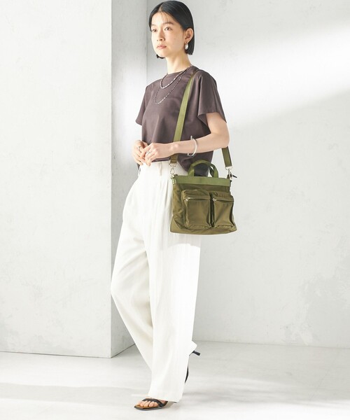 SHIPS(シップス)の「【WEB限定】Hyman Roth:〈撥水加工〉ナイロン ミニ ヘルメット バッグ(ショルダーバッグ・レディース・ネイビー/ブラック/ライトカーキ・ONE SIZE)」の20枚目の写真