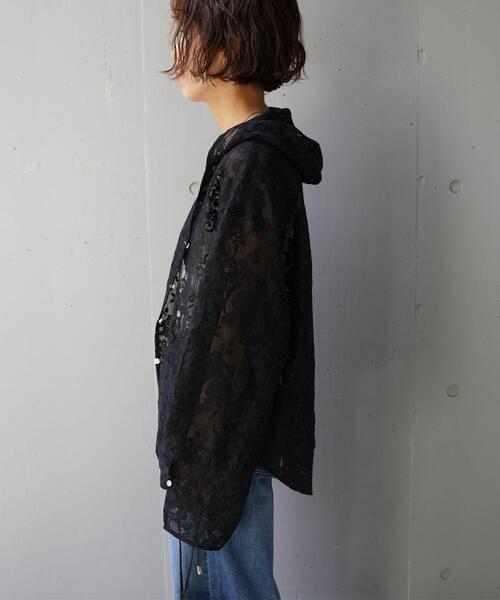 YENN(イエン)の「YENN(イエン)PORTABLE LACE HOODIE(シャツ/ブラウス・レディース・ブラック/ホワイト・F)」の3枚目の写真