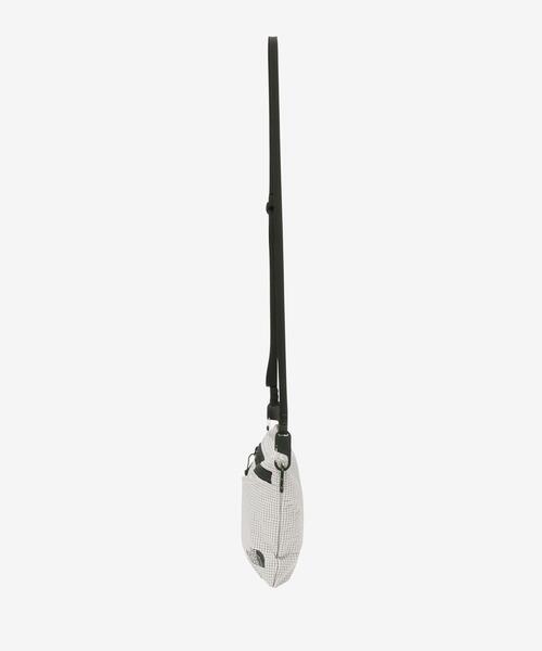 URBAN RESEARCH Sonny Label(アーバンリサーチサニーレーベル)の「THE NORTH FACE RAFTER SHOULDER POUCH S(ショルダーバッグ・メンズ・ブラック/グレー系その他・ONE)」の7枚目の写真