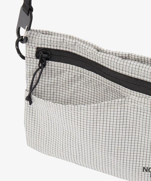 URBAN RESEARCH Sonny Label(アーバンリサーチサニーレーベル)の「THE NORTH FACE RAFTER SHOULDER POUCH S(ショルダーバッグ・メンズ・ブラック/グレー系その他・ONE)」の9枚目の写真