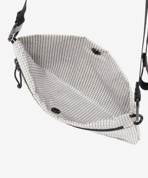 URBAN RESEARCH Sonny Label(アーバンリサーチサニーレーベル)の「THE NORTH FACE RAFTER SHOULDER POUCH S(ショルダーバッグ・メンズ・ブラック/グレー系その他・ONE)」の3枚目の写真