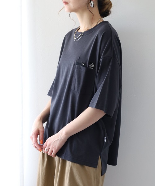 FUNALIVE(ファンアライブ)の「ねころびネコ刺繍ポケットTシャツ 半端袖(Tシャツ/カットソー・レディース・オートミール/ネイビー×ホワイト/チャコールグレー・M/L)」の5枚目の写真