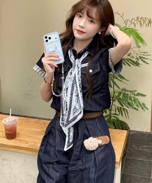 semplice(センプリチェ)の「シャツ × ワイドパンツ デニムセットアップ(セットアップ・レディース・ダークブルー・M/L/S)」の7枚目の写真