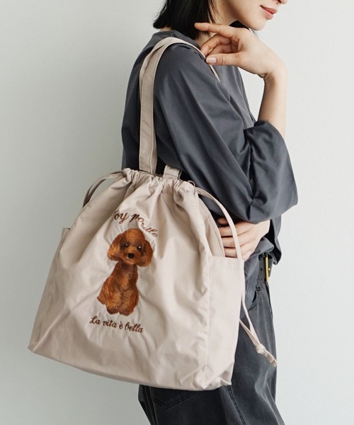e-zakkamania stores（イーザッカマニアストアーズ）の「アニマル刺繍巾着トートバッグ（トートバッグ・レディース・アイボリー/ブルー/ネイビー/グリーン/グレー/ダークグレー・-）」の2枚目の写真