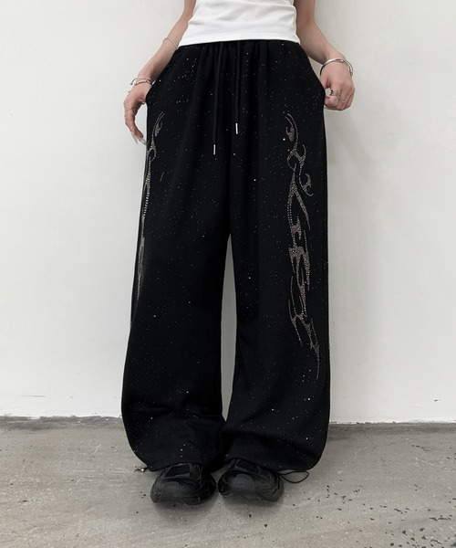 VEILA(ヴェイラ)の「ラインストーン×ラメトライバルワイドスウェットパンツ(その他パンツ・レディース・ブラック・S/M/L)」の3枚目の写真
