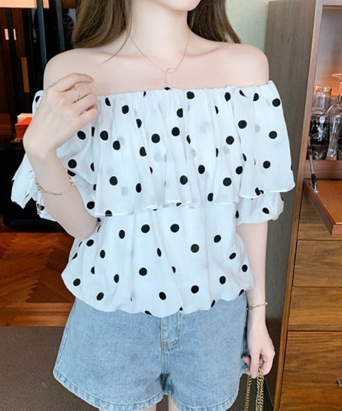Ritzy(リッツィー)の「ドット柄バルーンスリーブ・オフショルブラウス(Tシャツ/カットソー・レディース・ホワイト・LARGE/MEDIUM)」の2枚目の写真