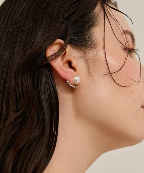 Phoebe(フィービィー)の「【金属アレルギー対応】2wayドロップラインパールバックキャッチピアス/ニッケルフリー 結婚式二次会 セレモニー フォーマル(ピアス(両耳用)・レディース・シルバー/イエローゴールド・FREE)」の3枚目の写真