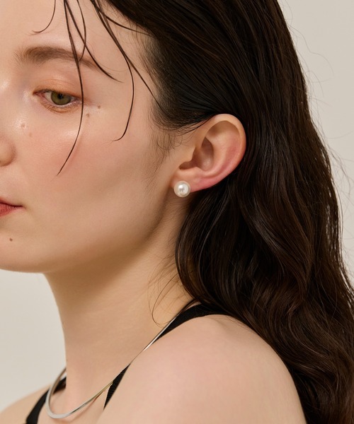 Phoebe(フィービィー)の「【金属アレルギー対応】2wayドロップラインパールバックキャッチピアス/ニッケルフリー 結婚式二次会 セレモニー フォーマル(ピアス(両耳用)・レディース・シルバー/イエローゴールド・FREE)」の6枚目の写真