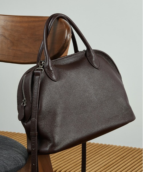 NiiNa(ニーナ)の「【 NiiNa / ニーナ 】高品質牛革2WAYシボ感レザーラウンドボストンバッグ(ボストンバッグ・レディース・ブラック/グレイッシュベージュ/ブラウン・FREE)」の6枚目の写真