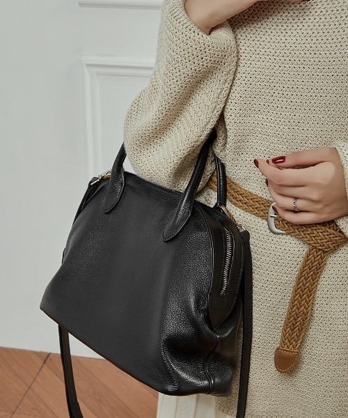 NiiNa(ニーナ)の「【 NiiNa / ニーナ 】高品質牛革2WAYシボ感レザーラウンドボストンバッグ(ボストンバッグ・レディース・ブラック/グレイッシュベージュ/ブラウン・FREE)」の12枚目の写真