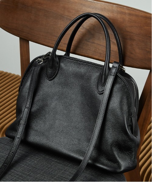 NiiNa(ニーナ)の「【 NiiNa / ニーナ 】高品質牛革2WAYシボ感レザーラウンドボストンバッグ(ボストンバッグ・レディース・ブラック/グレイッシュベージュ/ブラウン・FREE)」の13枚目の写真