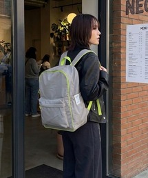 サスティナブル カラーアクセントバックパック