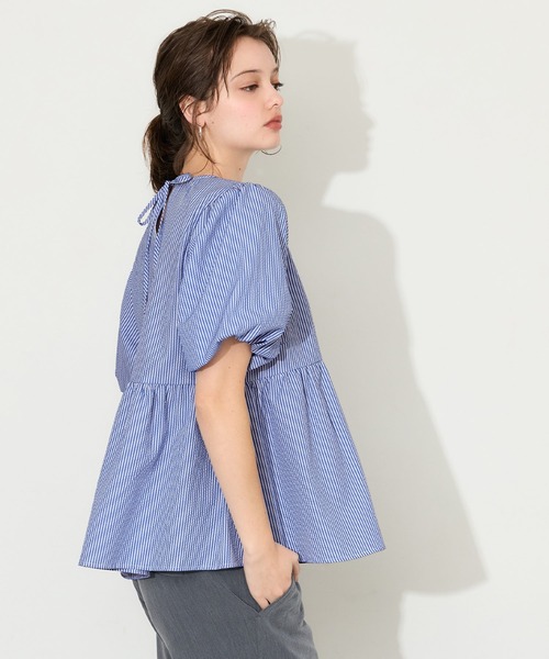 coca(coca)(コカ)の「サッカーストライプバックリボンブラウス(シャツ/ブラウス・レディース・ベージュ/ブルー・L/M/S)」の4枚目の写真