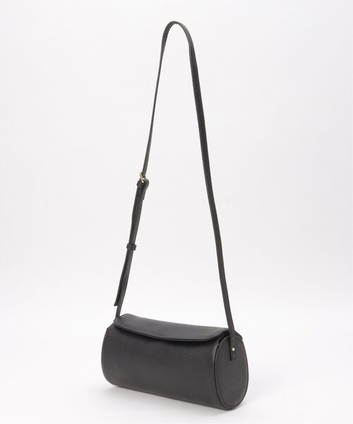 notch.(ノッチ)の「シュリンクレザー筒形かぶせバッグ(ショルダーバッグ・レディース・ブラック/シルバー・ONESIZE)」の8枚目の写真