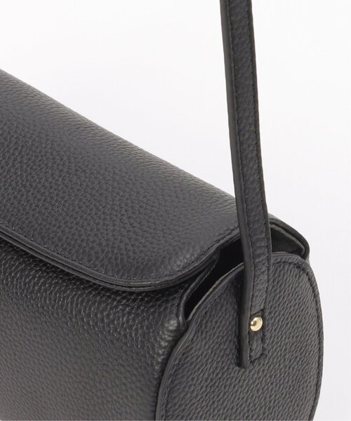 notch.(ノッチ)の「シュリンクレザー筒形かぶせバッグ(ショルダーバッグ・レディース・ブラック/シルバー・ONESIZE)」の4枚目の写真