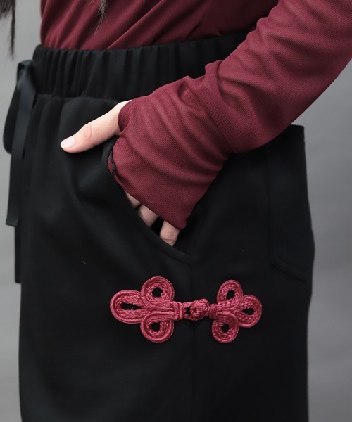 NIBBLE POISON(ニブルポイズン)の「チャイナボタンルーズパンツ(その他パンツ・レディース・ブラック/パープル・MEDIUM)」の8枚目の写真