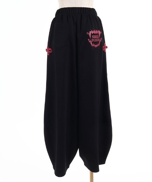 NIBBLE POISON(ニブルポイズン)の「チャイナボタンルーズパンツ(その他パンツ・レディース・ブラック/パープル・MEDIUM)」の13枚目の写真