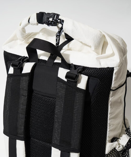 COBMASTER（コブマスター）の「Cobmaster/コブマスター COB-CSR LANDSCAPE ROLLTOP PACK（バックパック/リュック・レディース・ホワイト/ブラック・ONE SIZE）」の12枚目の写真