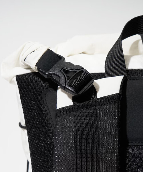 COBMASTER（コブマスター）の「Cobmaster/コブマスター COB-CSR LANDSCAPE ROLLTOP PACK（バックパック/リュック・レディース・ホワイト/ブラック・ONE SIZE）」の15枚目の写真