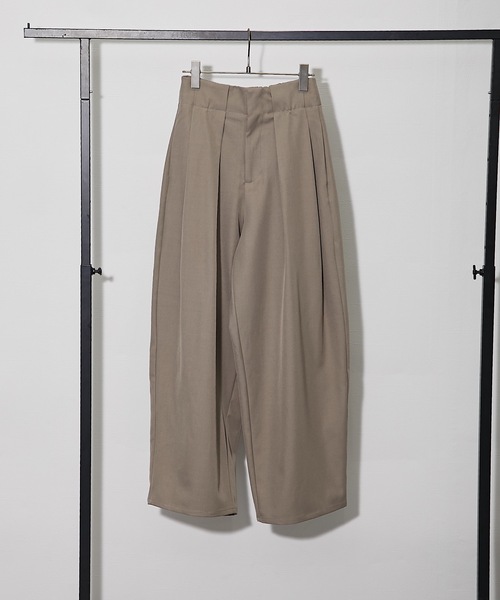 ANOTHER S(アナザーエス)の「「セットアップ対応」タックエッグパンツ(スラックス・レディース・ブラック/チャコールグレー/グレイッシュベージュ・FREE)」の21枚目の写真