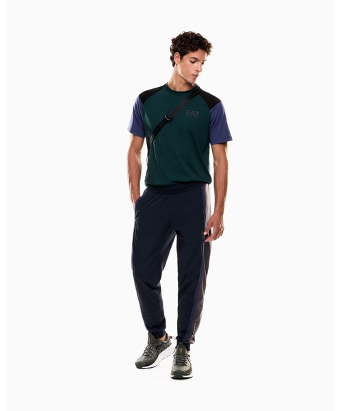 EMPORIO ARMANI EA7(エンポリオアルマーニイーエーセブン)の「<オンライン限定>【エンポリオ アルマーニ EA7】ASV Athletic Colour Block クルーネックTシャツ オーガニックコットン混紡(Tシャツ/カットソー・メンズ・ブルーグリーン/コバルトブルー/ブラック・XX-LARGE/SMALL/MEDIUM/LARGE/X-SMALL/X-LARGE)」の4枚目の写真