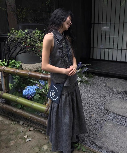 FAVORITO(ファヴォリート)の「襟付きフリルトップススカートセットアップ(セットアップ・レディース・グレー・S/M/L)」の15枚目の写真