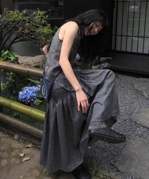 FAVORITO(ファヴォリート)の「襟付きフリルトップススカートセットアップ(セットアップ・レディース・グレー・S/M/L)」の3枚目の写真