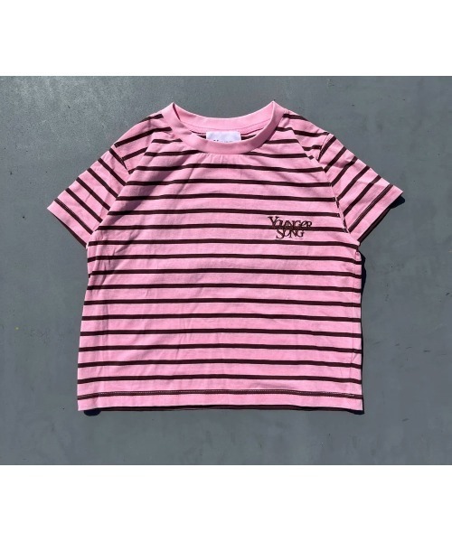 younger song(ヤンガーソング)の「universal logo border ss tee(Tシャツ/カットソー・メンズ・ホワイト系/ネイビー系/ブラック系/ブラウン系/グリーン系・SMALL/LARGE/MEDIUM)」の4枚目の写真