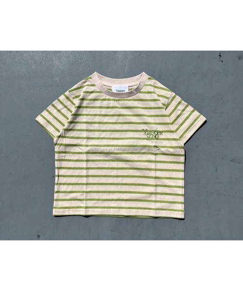 younger song(ヤンガーソング)の「universal logo border ss tee(Tシャツ/カットソー・メンズ・ホワイト系/ネイビー系/ブラック系/ブラウン系/グリーン系・SMALL/LARGE/MEDIUM)」の5枚目の写真