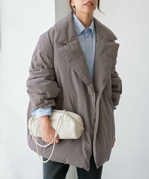 IENA(イエナ)の「《追加3/一部店舗限定カラーあり》ARTIROSA撥水テイラーコクーンダウン(ダウンジャケット/コート・レディース・チャコールグレー/ブラック・38/36/34)」の2枚目の写真