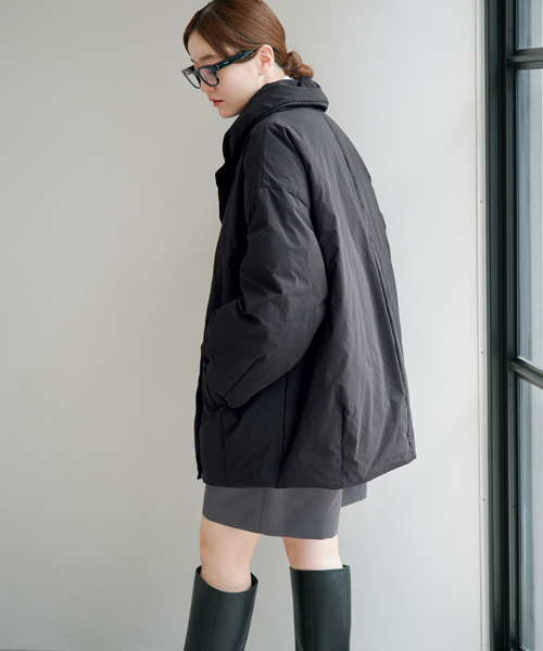 IENA(イエナ)の「《追加3/一部店舗限定カラーあり》ARTIROSA撥水テイラーコクーンダウン(ダウンジャケット/コート・レディース・チャコールグレー/ブラック・38/36/34)」の8枚目の写真