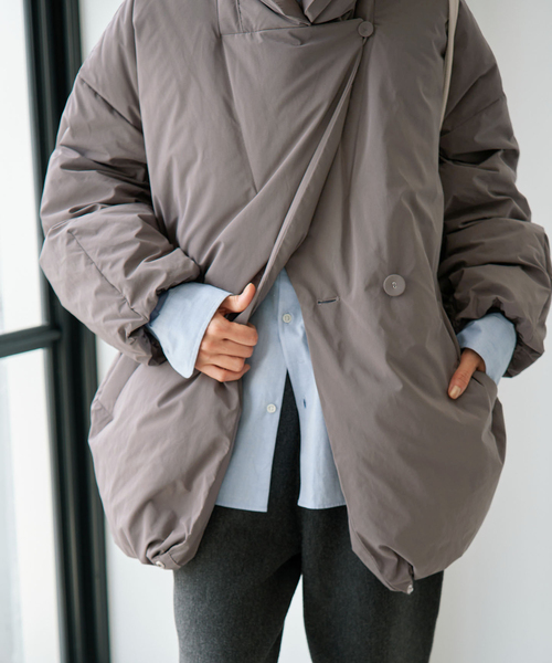 IENA(イエナ)の「《追加3/一部店舗限定カラーあり》ARTIROSA撥水テイラーコクーンダウン(ダウンジャケット/コート・レディース・チャコールグレー/ブラック・38/36/34)」の13枚目の写真