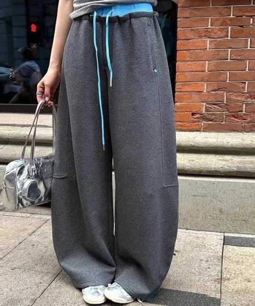 Vipoa(ヴィポア)の「Color layer loose sweat pants(スウェットパンツ・レディース・ライトグレー/グレー/ネイビー/ブラウン・FREE)」の2枚目の写真