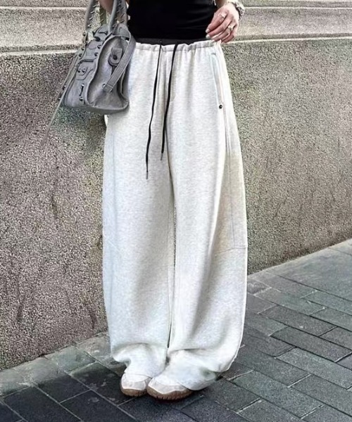 Vipoa(ヴィポア)の「Color layer loose sweat pants(スウェットパンツ・レディース・ライトグレー/グレー/ネイビー/ブラウン・FREE)」の17枚目の写真