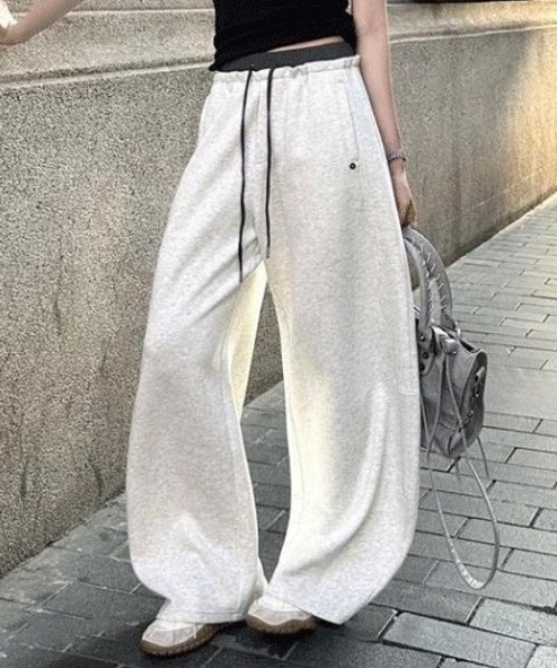 Vipoa(ヴィポア)の「Color layer loose sweat pants(スウェットパンツ・レディース・ライトグレー/グレー/ネイビー/ブラウン・FREE)」の6枚目の写真