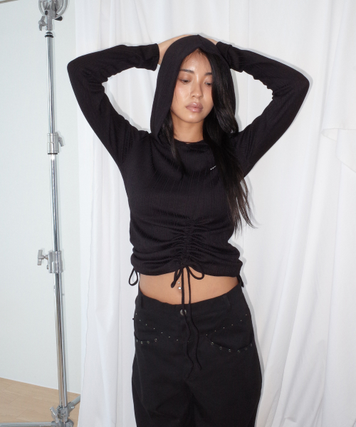 CHICKS（チックス）の「ゴルジシャーリングフードロングスリーブTシャツブラック（パーカー・レディース・ブラック・ONE SIZE）」の3枚目の写真