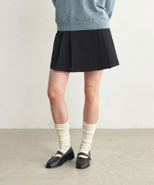 GLW（ジーエルダブリュ）の「[w] ツーピンタックプリーツミニスカートブラック（スカート・レディース・その他・SMALL/MEDIUM）」の3枚目の写真