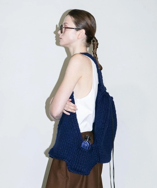 my beautiful landlet(マイビューティフルランドレット)の「【my beautiful landlet】JAPAN HAND KNITTED BAG VEST(ベスト・メンズ・ブラック/ブルー/オリーブ・FREE)」の6枚目の写真