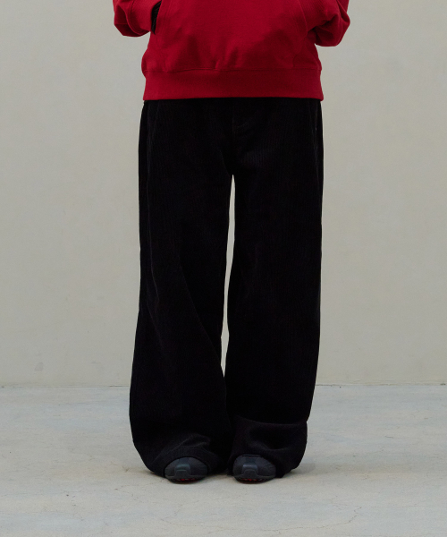 DESIRED(デシレッド)の「深めのタックワイドコーデュロイパンツ-FFSK2211D03(その他パンツ・レディース・ブラック・MEDIUM/LARGE/X-LARGE)」の6枚目の写真