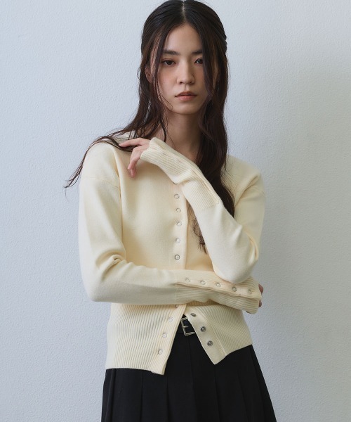 Clum（クルム）の「rib button knit cardigan / リブ切り替えボタンニットカーディガン（ニット/セーター・レディース・アイボリー/カーキ・SMALL/MEDIUM）」の3枚目の写真
