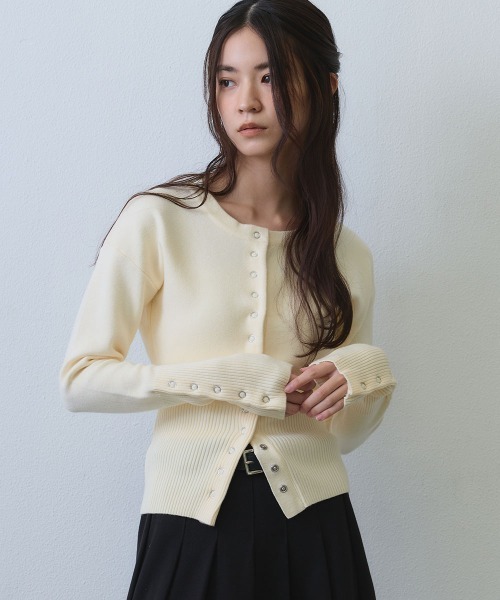 Clum（クルム）の「rib button knit cardigan / リブ切り替えボタンニットカーディガン（ニット/セーター・レディース・アイボリー/カーキ・SMALL/MEDIUM）」の4枚目の写真