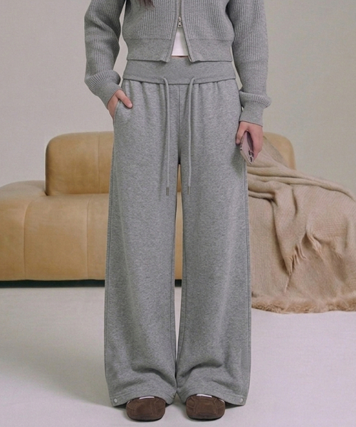 BBAEBBAE(ペッペ)の「サイドピンタック 2WAYフォールディング ウエストワイド トレーニングスウェットパンツ 3COLOR(スウェットパンツ・レディース・ライトグレー/ブラック/カーキ・1/2)」の4枚目の写真