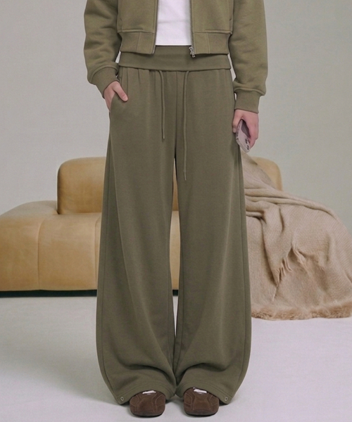 BBAEBBAE(ペッペ)の「サイドピンタック 2WAYフォールディング ウエストワイド トレーニングスウェットパンツ 3COLOR(スウェットパンツ・レディース・ライトグレー/ブラック/カーキ・1/2)」の5枚目の写真