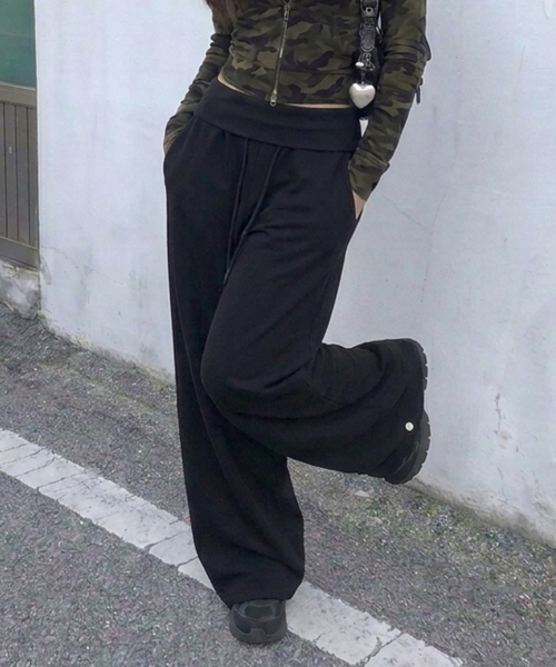 BBAEBBAE(ペッペ)の「サイドピンタック 2WAYフォールディング ウエストワイド トレーニングスウェットパンツ 3COLOR(スウェットパンツ・レディース・ライトグレー/ブラック/カーキ・1/2)」の7枚目の写真