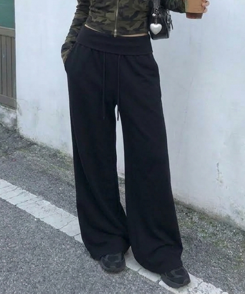 BBAEBBAE(ペッペ)の「サイドピンタック 2WAYフォールディング ウエストワイド トレーニングスウェットパンツ 3COLOR(スウェットパンツ・レディース・ライトグレー/ブラック/カーキ・1/2)」の8枚目の写真