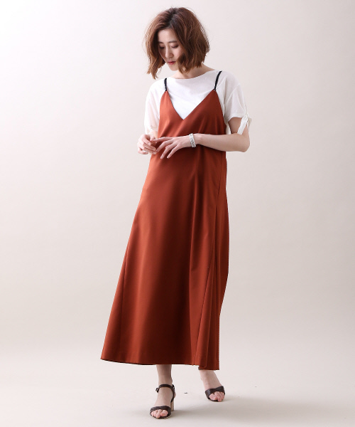 Abahouse Devinette(ドゥヴィネット)の「サテンストレッチワンピース(ワンピース・レディース・ネイビー/ブラウン・2)」の9枚目の写真
