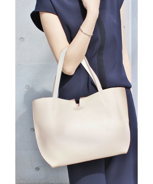 GIANNI CHIARINI(ジャンニ キアリーニ)の「GIANNI CHIARINI ウラオモテ配色トートバッグ◆(トートバッグ・レディース・ブラック/アイボリー/ブルー・FREE)」の1枚目の写真